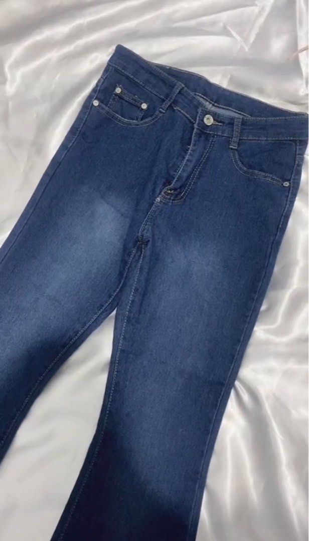 FLARE PANTS JEANS (Category: Jeans) located in Valenzuela. Submitted by conconpty (Listing ID 1390311343, Image 1). Description: Like new, super sexy pag sinuot. Used thrice. Size: 25-26.