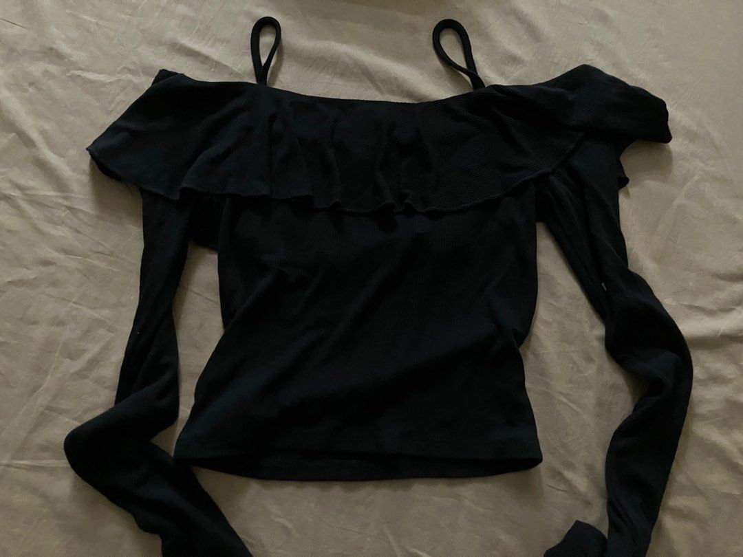 Forever 21 knit off shoulder - black, long sleeves (Category: Others Tops) located in Quezon City. Submitted by attemptingtodeclutter (Listing ID 1390282863, Image 3). Description: .