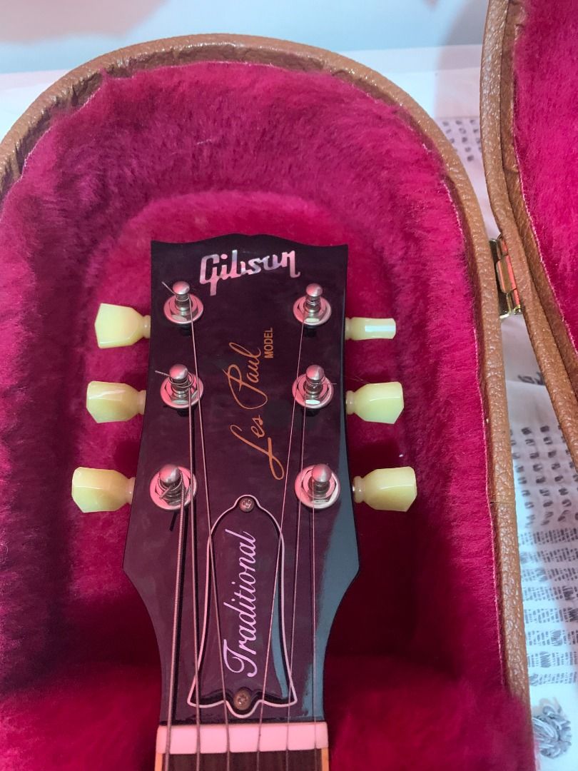 Gibson Les Paul guitar (Category: Musical Instruments) located in Paranaque City. Submitted by christian1357 (Listing ID 1390253342, Image 2). Description: Gibson Les Paul Traditional 2014 model.
