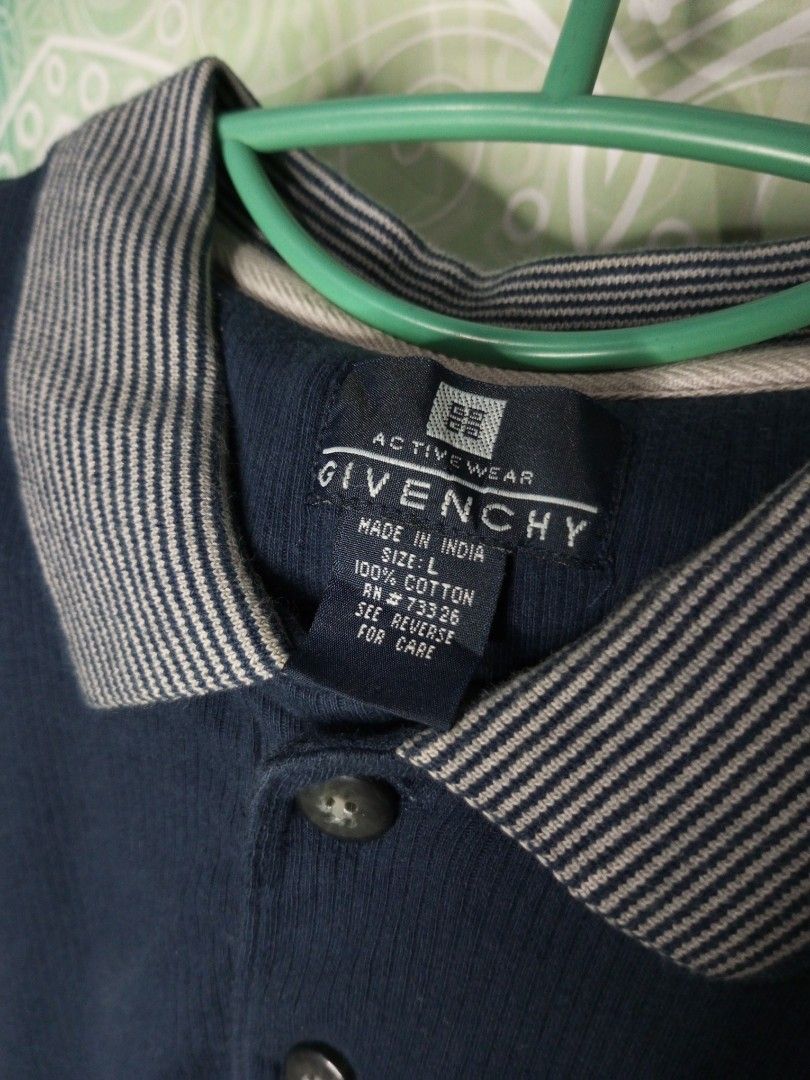 GIVENCHY (Category: Tshirts & Polo Shirts ) located in Talisay. Submitted by hellyguynoon6115 (Listing ID 1390359486, Image 3). Description: Vintage GIVENCHY Activewear 90s 📌Polo shirt longsleeves 📌Size Large 📌Solid vintage condition.