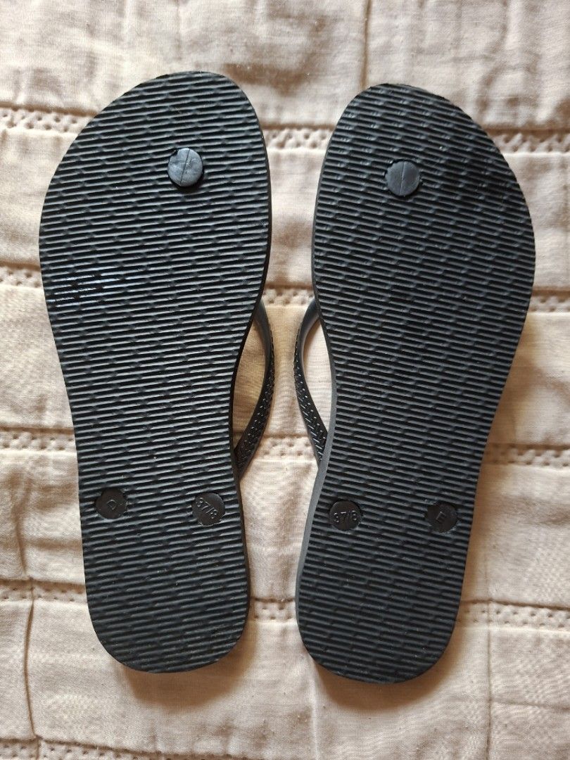 Havaianas Slim Organic Flip Flops (Category: Slippers and slides) located in Manila. Submitted by thrifter_lifestyle (Listing ID 1390282090, Image 3). Description: Original Havs 🌸 Size as indicated: 37/8 Actual Model and Philippine Price: https://havaianas.ph/products/slim-organic-flip-flops-04-2024 Selling half vs. retail price in PH Worn 1x in beach, just stored after. Almost new. RFS: closet spring cleaning.