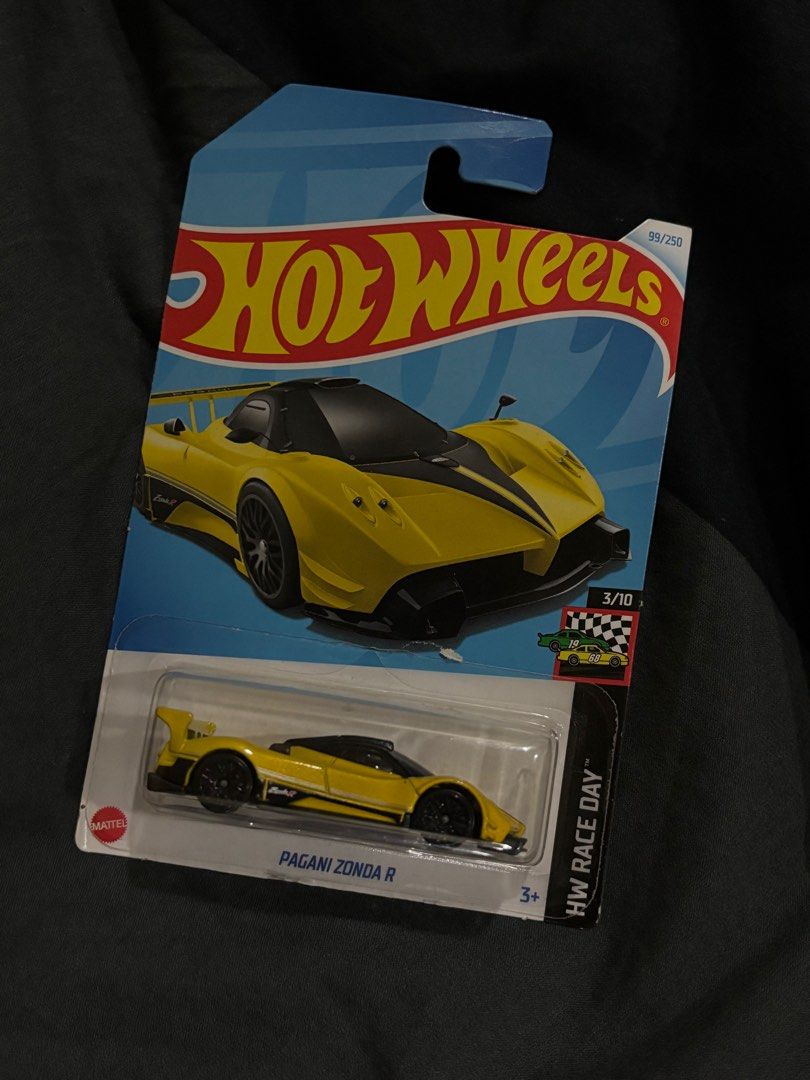 HOTWHEELS BUNDLE (Category: Vehicle & Diecast Models) located in Kuala Lumpur. Submitted by umar2711 (Listing ID 1390361869, Image 1). Description: .