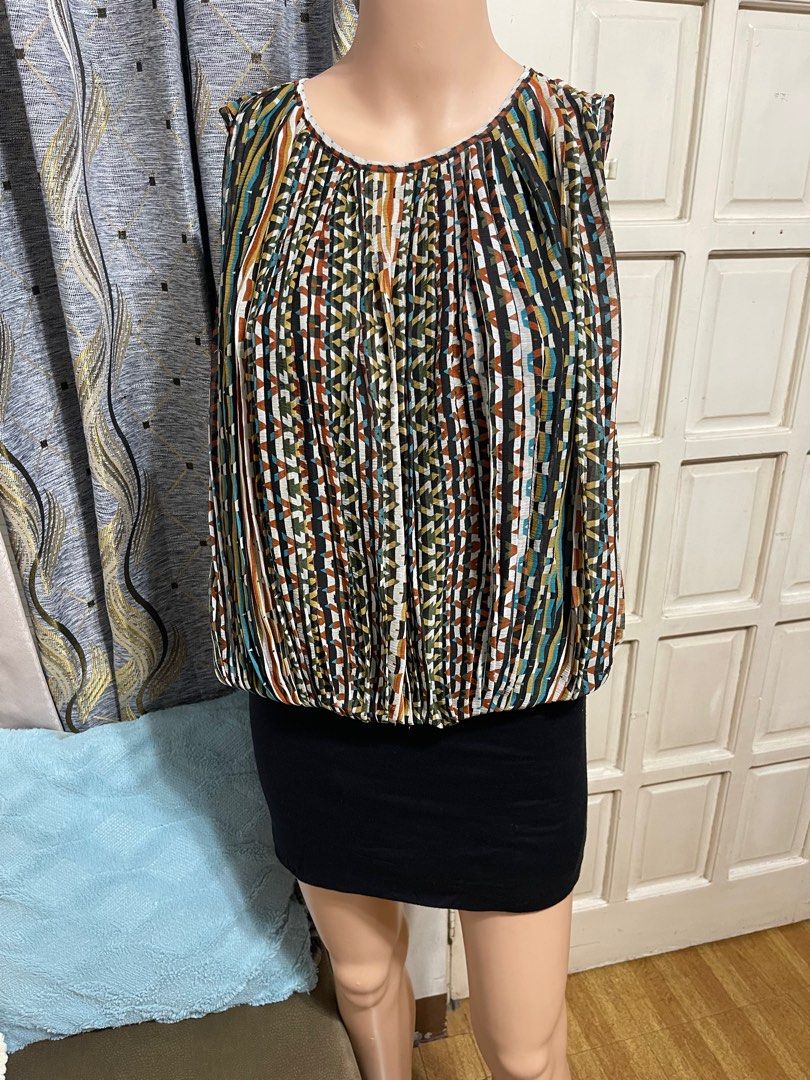 Italian dress (Category: Dresses) located in Makati City. Submitted by lenibjayson (Listing ID 1390325715, Image 2). Description: Fits medium to semi large.
