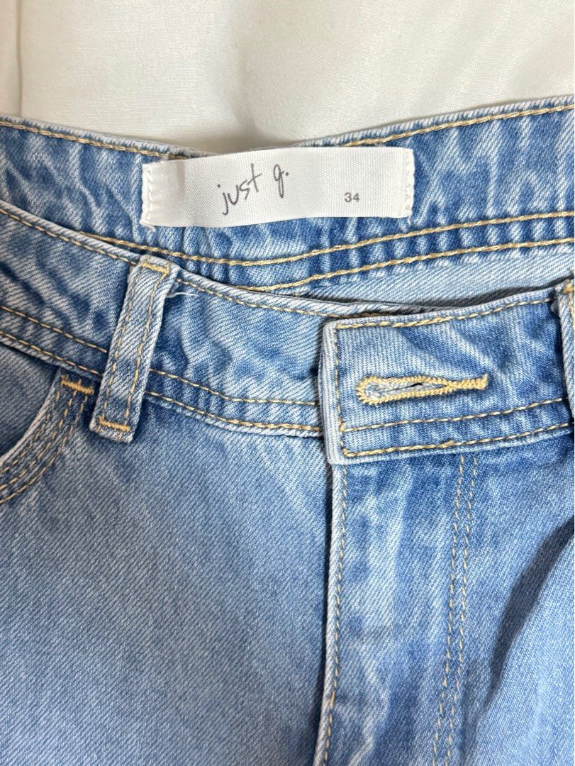 cropped blue denim jeans (Category: Jeans) located in Cainta. Submitted by audieu (Listing ID 1390306705, Image 2). Description: super nice when worn.