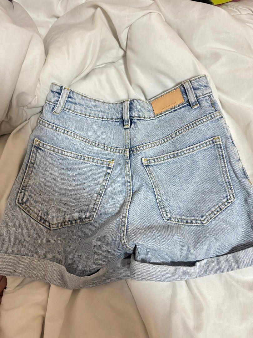 light wash denim mom shorts (Category: Shorts) located in Cainta. Submitted by audieu (Listing ID 1390304127, Image 3). Description: mango denim mom jeans size xs .