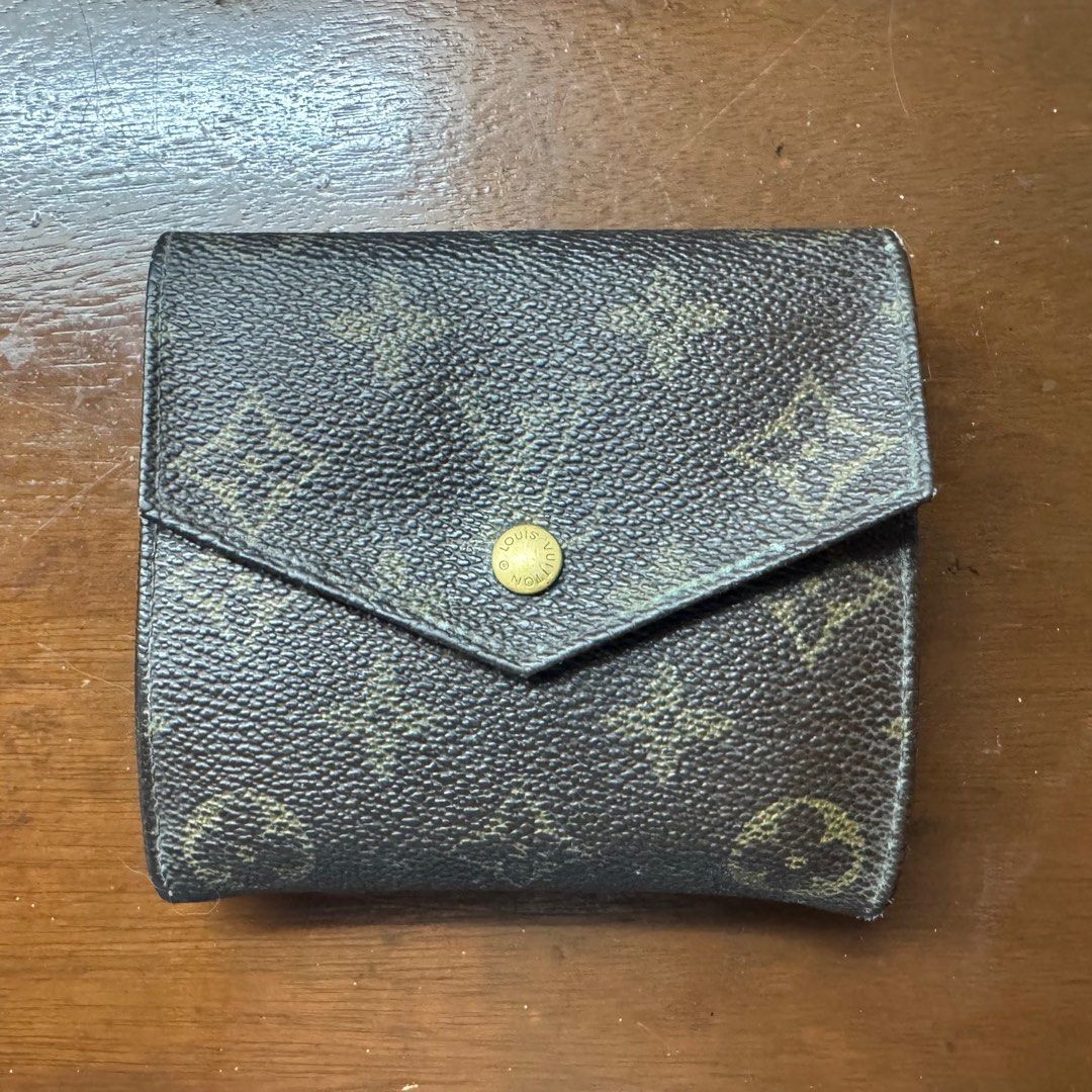 Louis Vuitton LV preloved wallet (Category: Wallets & Card holders) located in Tigbauan. Submitted by declaitter (Listing ID 1390358962, Image 1). Description: Pre-loved Louis Vuitton wallet See photos for signs of use Message for detailed photos.