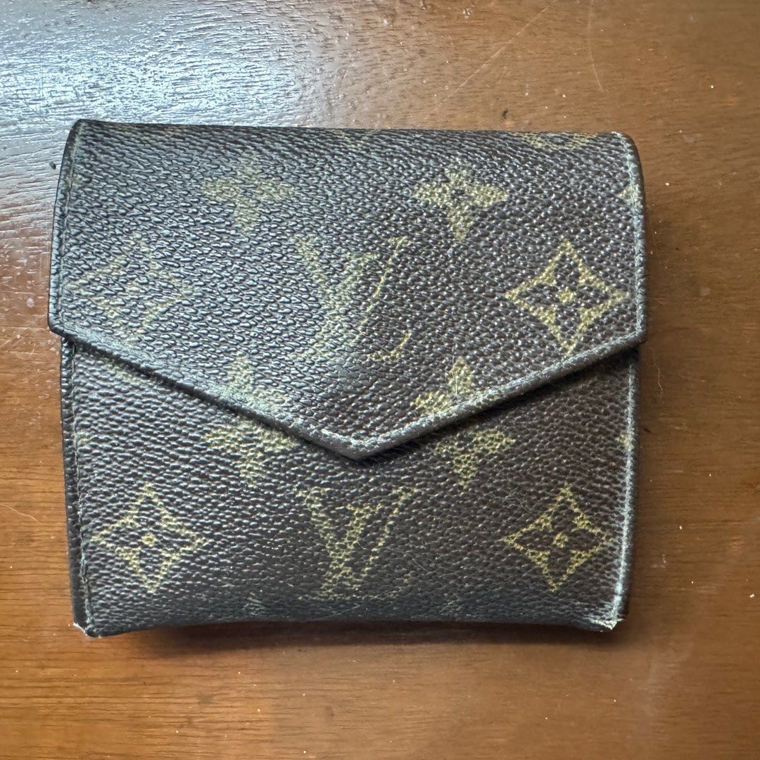 Louis Vuitton LV preloved wallet (Category: Wallets & Card holders) located in Tigbauan. Submitted by declaitter (Listing ID 1390358962, Image 2). Description: Pre-loved Louis Vuitton wallet See photos for signs of use Message for detailed photos.