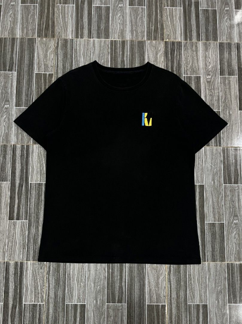[MEDIUM] DKNY Graphic Tee (Category: Tshirts & Polo Shirts ) located in Iligan City. Submitted by preems (Listing ID 1390404618, Image 2). Description: Size: Medium Actual Dimes: L-27.5 W-21 Issue: Faded print tag Overall Condition: 10/10 Iligan City, Lanao del Norte Location Shipping via J&T Express [50] plus shipping fee OBO (or best offer).