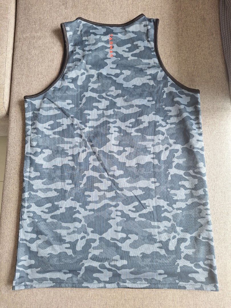 Men's Camou Reversible Tank Top (Category: Activewear) located in Quezon City. Submitted by andycandy2011 (Listing ID 1389682343, Image 2). Description: Chest Width 19.5 in Shoulder width 11 in Length 28.5in.