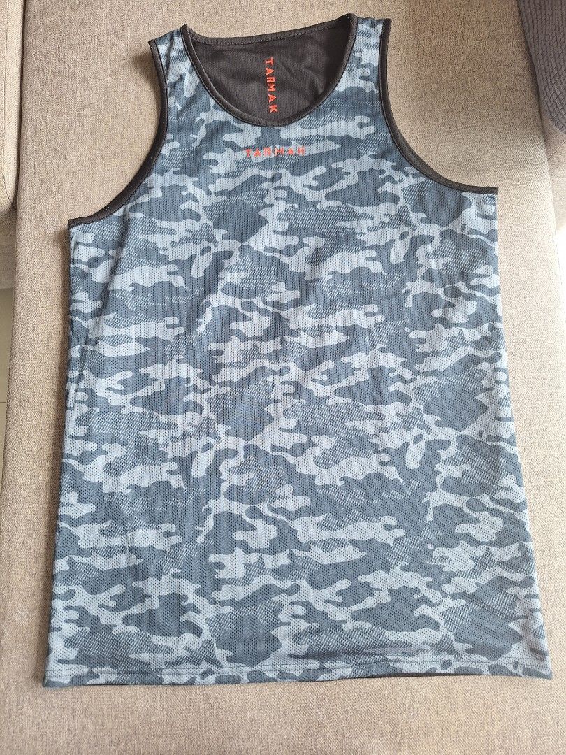 Men's Camou Reversible Tank Top (Category: Activewear) located in Quezon City. Submitted by andycandy2011 (Listing ID 1389682343, Image 1). Description: Chest Width 19.5 in Shoulder width 11 in Length 28.5in.