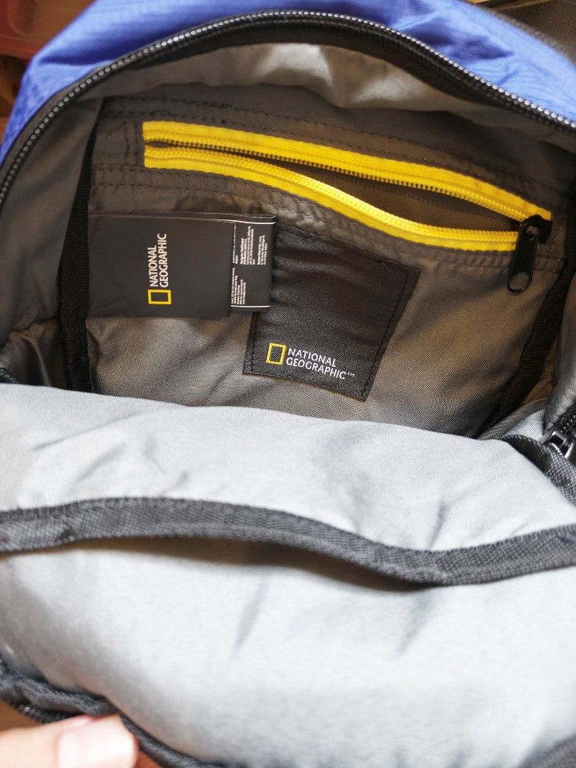 National Geographic Explorer Sling bag (Category: Sling Bags) located in Bulacan. Submitted by starterpackoo (Listing ID 1390413730, Image 3). Description: BOUGHT - AUGUST 8 2024 SOLD - NOVEMBER 28 2025 Kasama nito yung dark orange na may flap. Dalawa ko sila nabili. Maganda ito, medyo large size, dami bulsa, pang EDC. Hindi ko sya binenta agad dahil nakitaan ko sya ng ganda. Pero sa puntong ito madaming nagdatingang maganda at sobra na ako sa ba