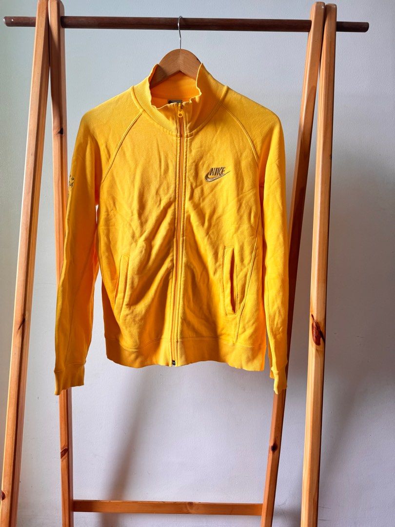 Nike Fullzip Track Jacket (Category: Activewear) located in Makati City. Submitted by thiftdirection (Listing ID 1390262388, Image 1). Description: Nike Full zip Track Jacket Dimes: 19x27 L on Tag excellent condition 450 DM to claim or inquire Panapton.ph is not affiliated with, endorsed by, or officially connected to any of the brands featured. All trademarks and brand names are the property of their respective owners. Items are pre-owned and so