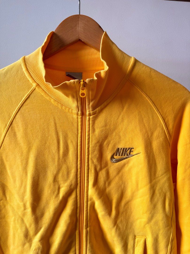Nike Fullzip Track Jacket (Category: Activewear) located in Makati City. Submitted by thiftdirection (Listing ID 1390262388, Image 2). Description: Nike Full zip Track Jacket Dimes: 19x27 L on Tag excellent condition 450 DM to claim or inquire Panapton.ph is not affiliated with, endorsed by, or officially connected to any of the brands featured. All trademarks and brand names are the property of their respective owners. Items are pre-owned and so