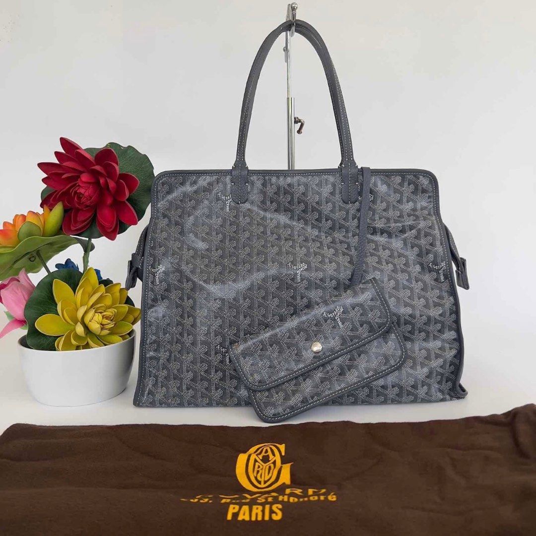 Goyard Gray Sac Hardy 💕 (Category: Luxury Bags & Wallets) located in Pasig City. Submitted by iamloveluxe (Listing ID 1390331992, Image 1). Description: Authentic w/authenticity card Excellent Condition.