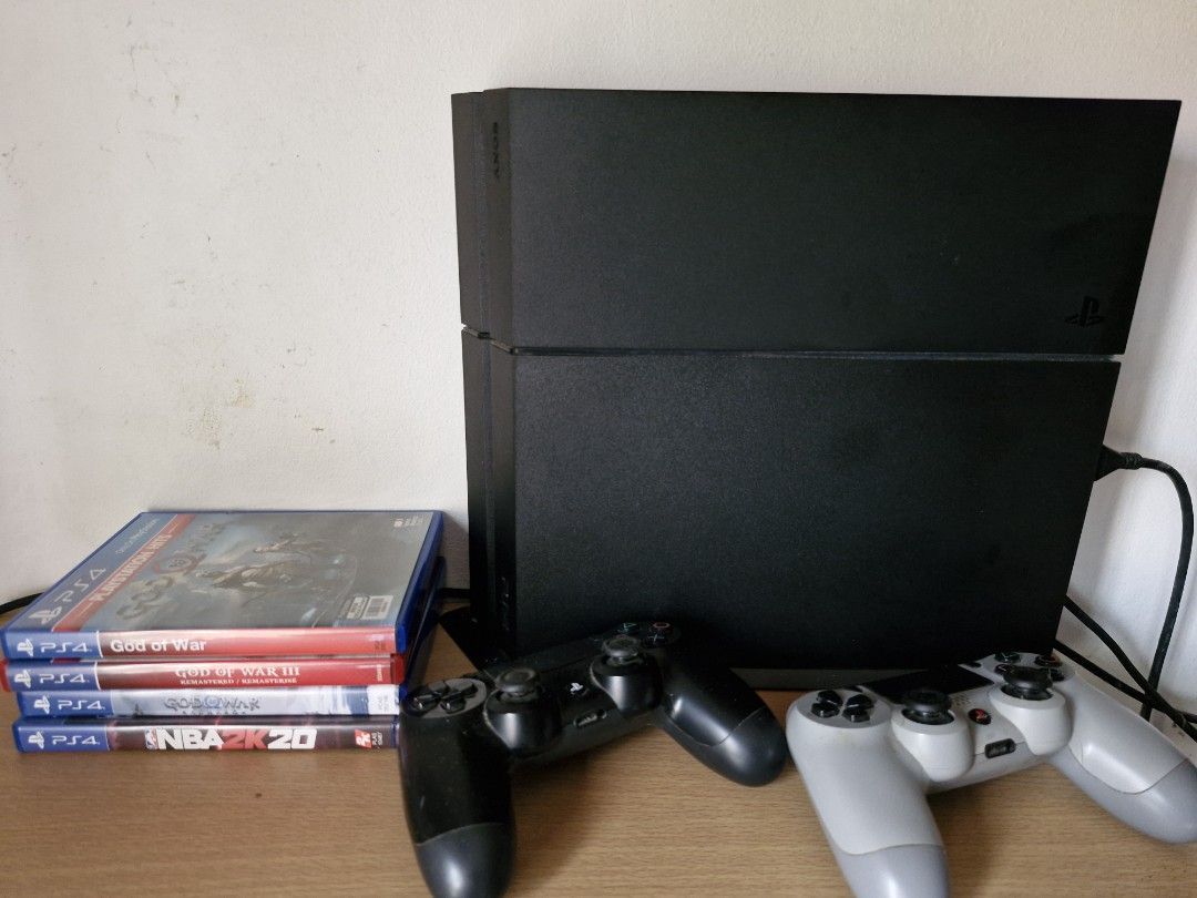 PS4 500GB (Category: PlayStation) located in Bacoor. Submitted by datsun240 (Listing ID 1390228363, Image 1). Description: Please read! Not jailbreak Never been opened and never been repaired With 2 controllers and stand 1.Black (defective need battery change) 2.Silver ok Included 4 games 1.NBA 2k 2. God of war remastered 3. God of war Ragnarok 4. God of war Fix 8k pick Molino 7 Bacoor or via lalamove.
