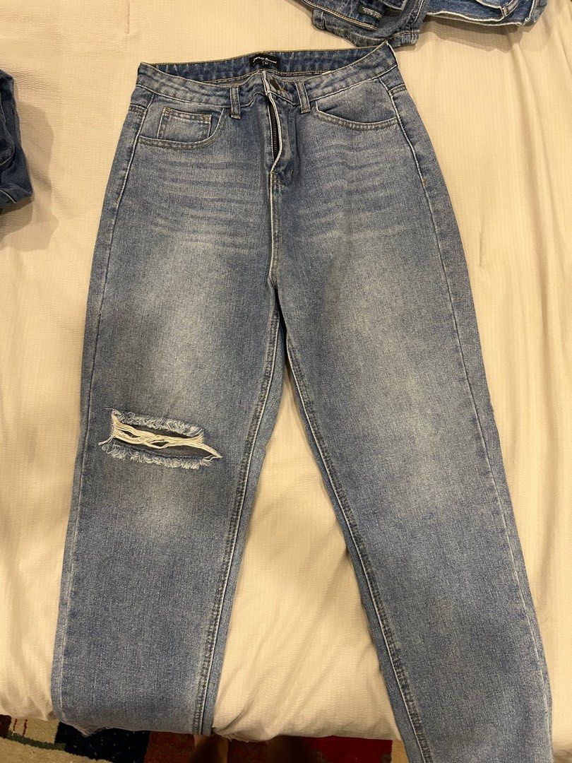 Ripped Jeans (Category: Jeans) located in Makati City. Submitted by ckvdeclutter (Listing ID 1390230512, Image 1). Description: .