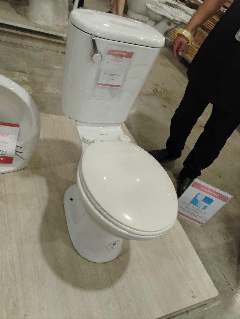 Royal Tern Toilet Bowl with Flush Set (Category: Bathroom & Kitchen Fixtures) located in Rodriguez. Submitted by amara0914 (Listing ID 1390234642, Image 1). Description: For Sale Brand New Royal Tern Toilet Bowl with Flush Set.