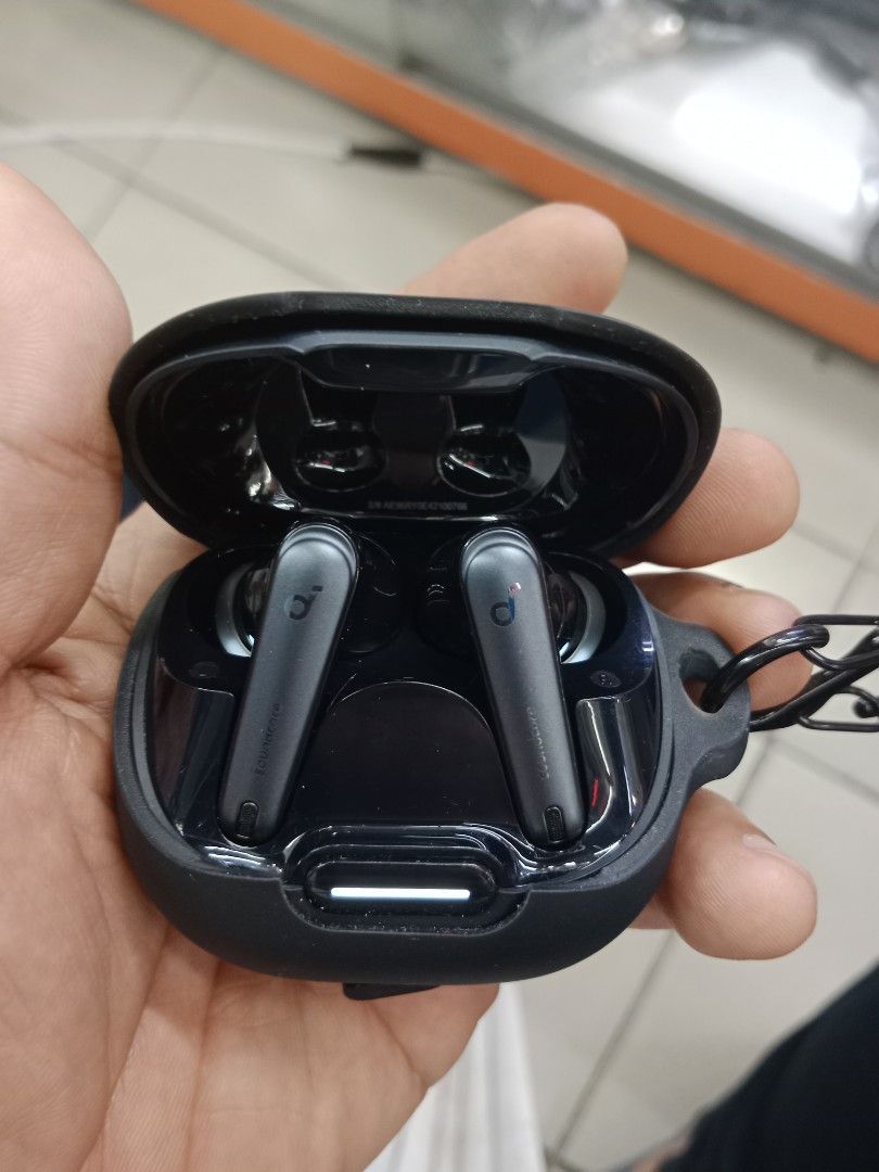 Soundcore (Category: Earphones) located in Cavite. Submitted by bimbambie078563 (Listing ID 1390331292, Image 1). Description: original soundcore liberty 4 NC tagal malowbat lakas tunog may noise cancelation more info please txt or call 09065313040.