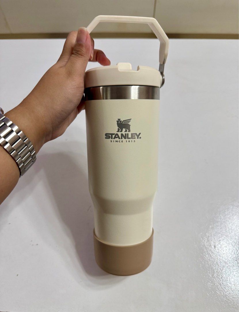 Stanley IceFlow Flip Straw Tumbler 30 oz / 887 ml (Category: Water Bottles & Tumblers) located in Quezon City. Submitted by prjctdeclutter (Listing ID 1390402608, Image 3). Description: Stanley IceFlow Flip Straw Tumbler, color Cream •Authentic, Bought at the flagship store in s/hopee for Php1800 •No dents, etc •Generic boot included MOP: Gcash / BDO transfer Delivery: Pick up in QC or Makati, or shipping via LBC (fee to be shouldered by buyer) .