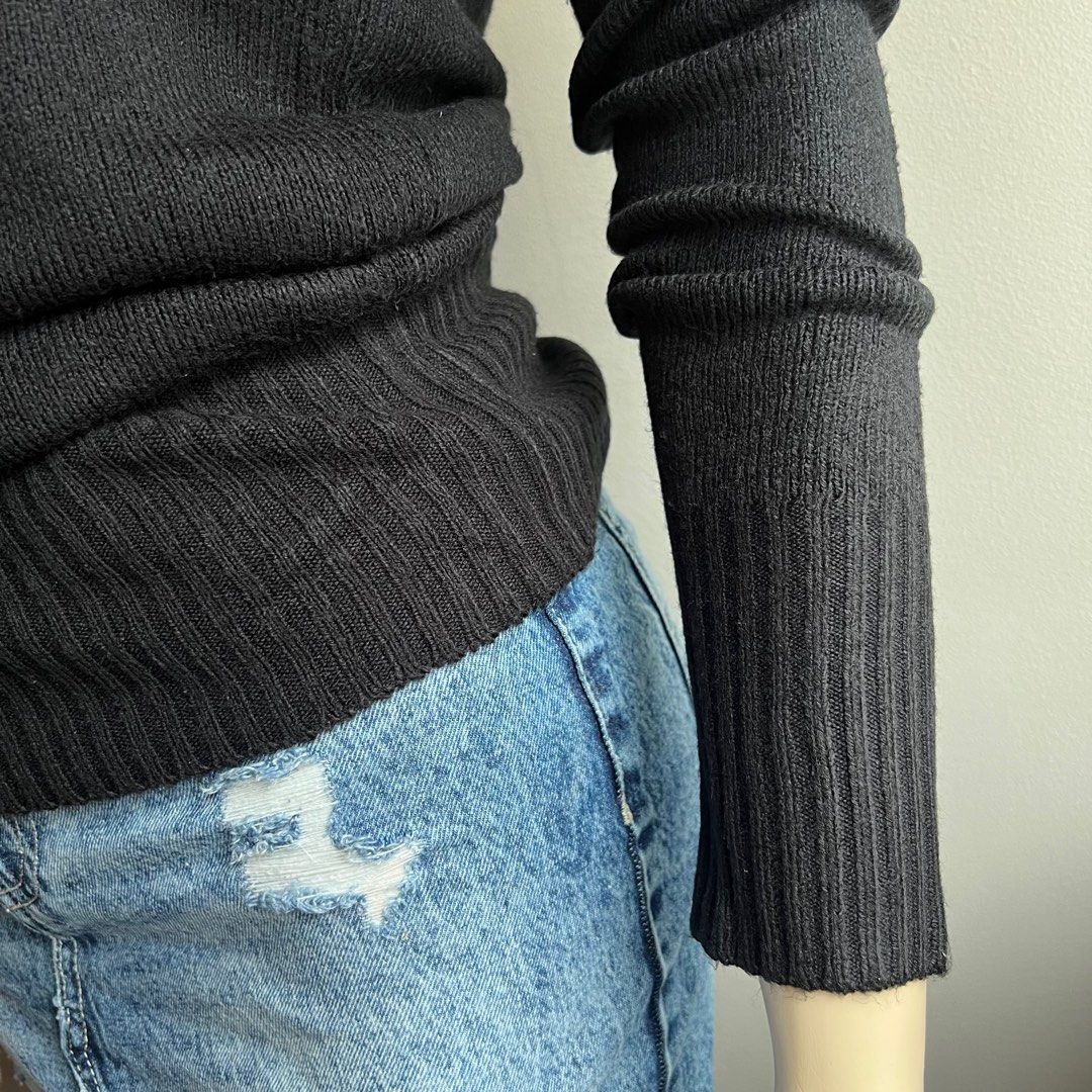 Tally Weijl Sweater Two Tone Sweater (Category: Longsleeves) located in Taguig. Submitted by _artsyfab (Listing ID 1390397119, Image 3). Description: Condition: 10/10 Size: fits S-M (XS on tag) Length (layflat): 26.5in Width (layflat): 13-18in stretch 💃mannequin size: 33-23.5-37in.