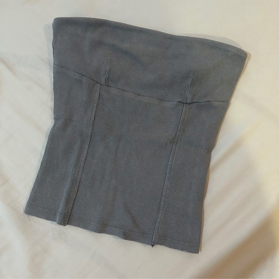 Tube Top (Category: Sleeveless) located in Quezon City. Submitted by usercdam (Listing ID 1390256628, Image 1). Description: Grey-ish blue top.