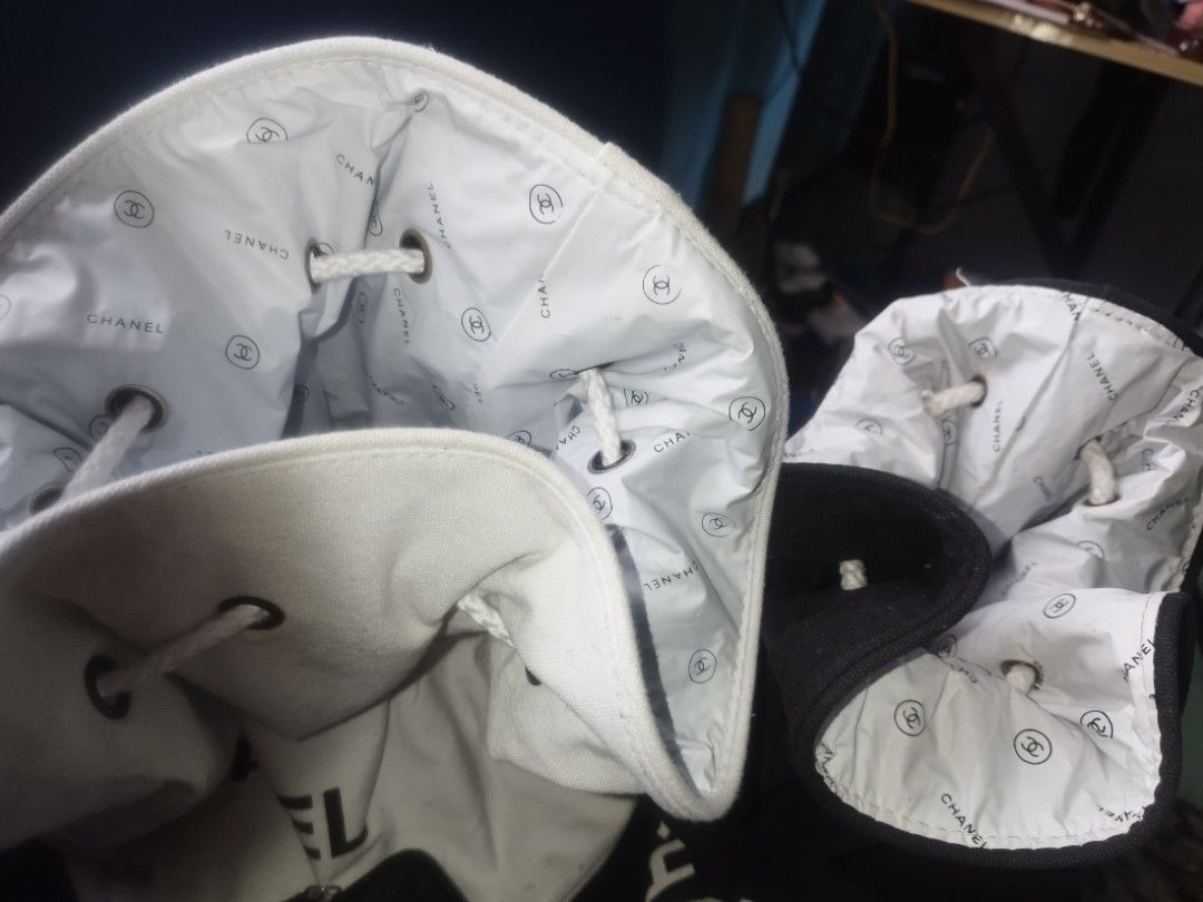 UKayFinds (Category: Luxury Bags & Wallets) located in Rizal. Submitted by purplemon117.8 (Listing ID 1390284619, Image 3). Description: price is for the bundle na po... 📍 black onli 850 📍white onli 450 un puti may stain ,mdyo madumi pero baka pd mawash since nun dumating un mas madumi sya, ni-sabonan q lng maUntian,so bka pd makuha liniS kung ibbrush o ibbleach. my etiketa,pd nu search kamUka niyan, priceyy din.
