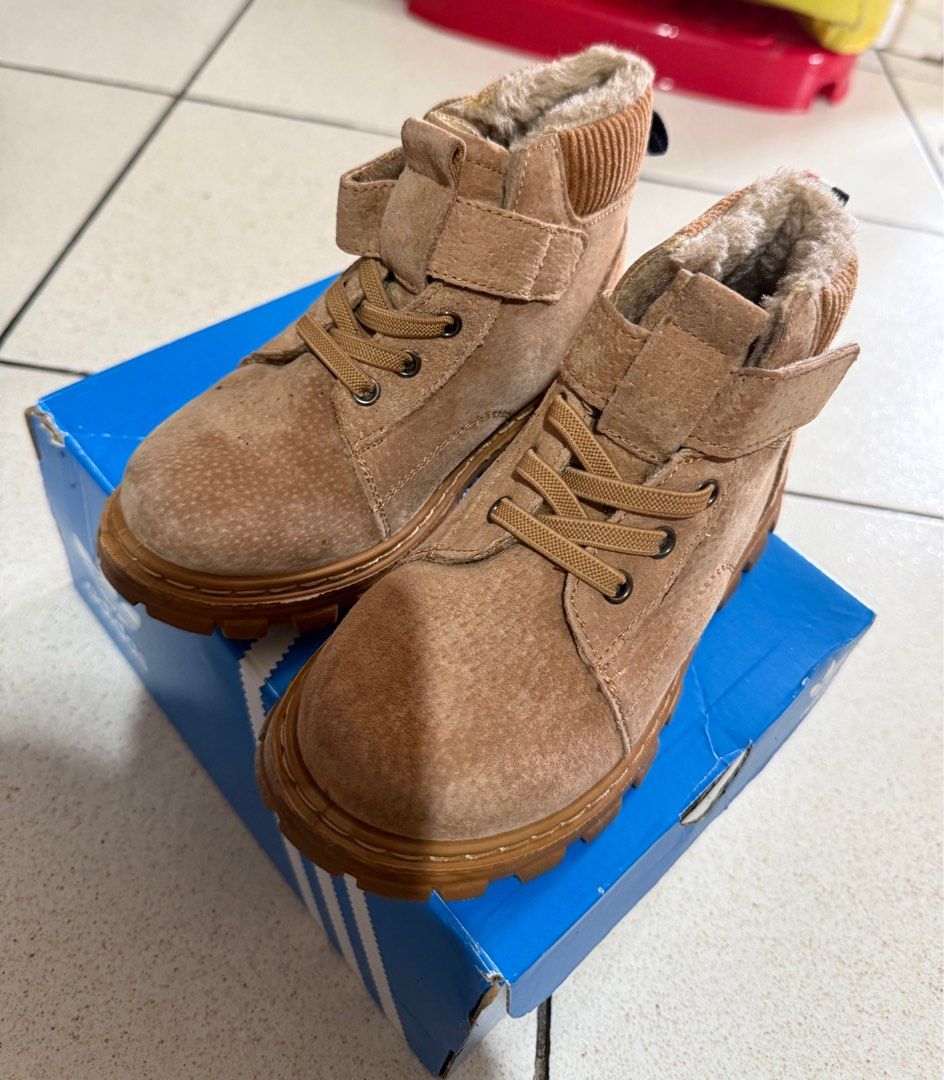 Used once (Category: Babies & Kids Fashion) located in Mandaluyong City. Submitted by flimpsyme (Listing ID 1390267985, Image 2). Description: .