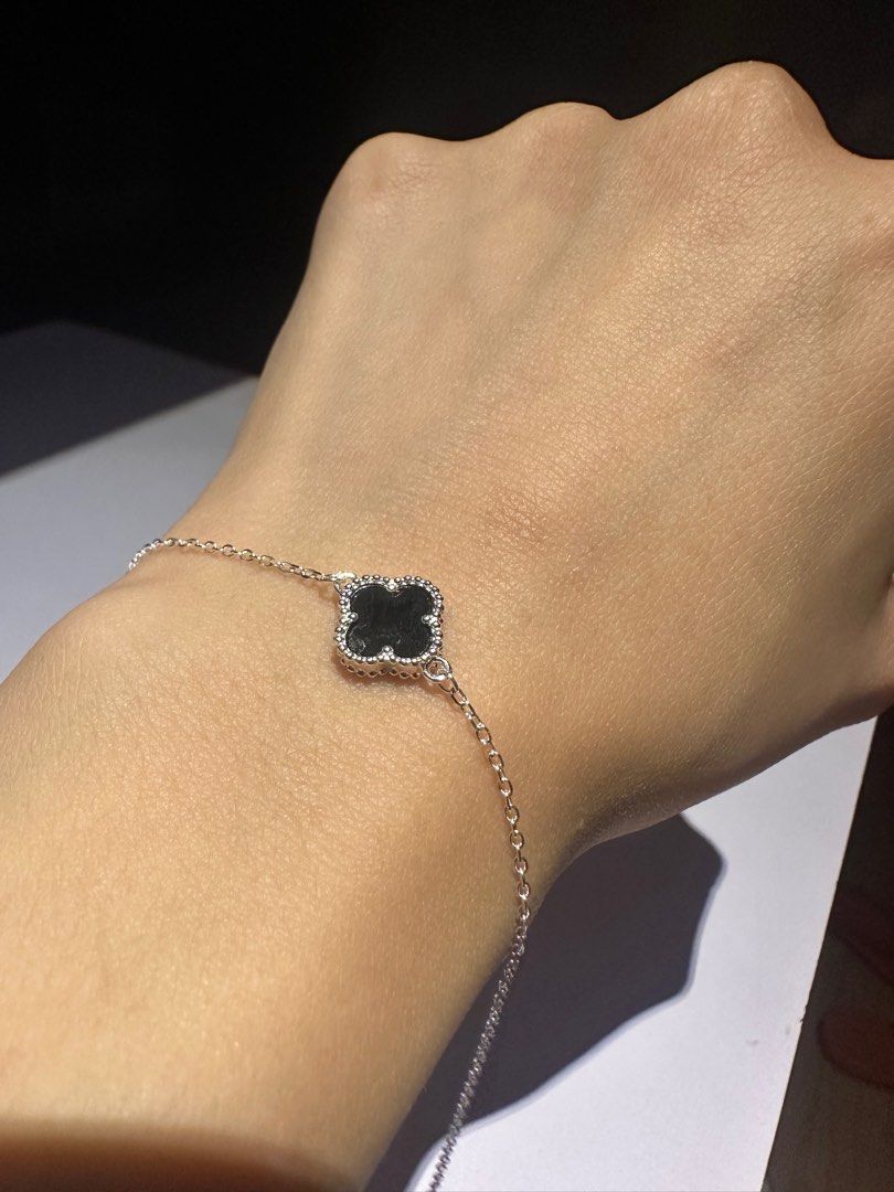 VCA Black Onyx Bracelet 925 Silver (Category: Bracelets) located in Mandaluyong City. Submitted by chyckenwings (Listing ID 1390388639, Image 2). Description: SALE! As is! Untested. First to pay gets the item. No long reservations. Location is in Mandaluyong. Kindly note: Unless stated, items listed have not been tested and are sold as is. We source our products from a variety of auctions. While some items may look brand new, all are listed as pr