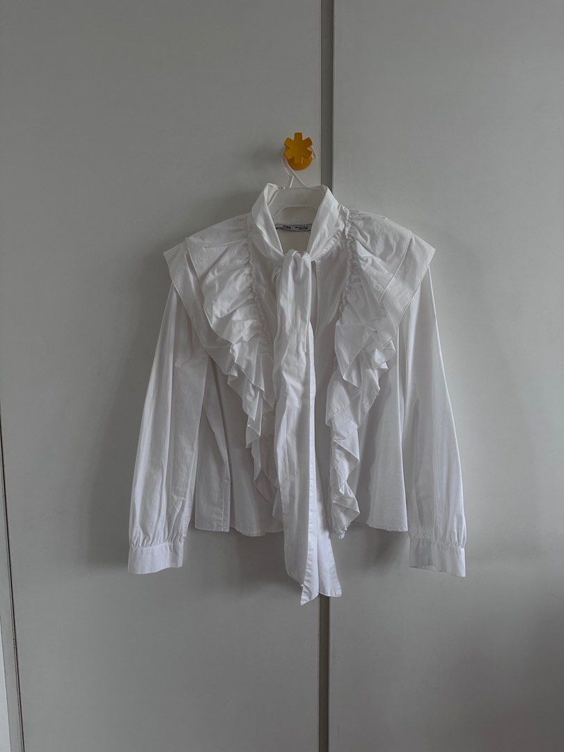 Zara cotton scarf neck top (Category: Longsleeves) located in Paranaque City. Submitted by planetandy (Listing ID 1390273550, Image 3). Description: Used 2x Rfs: decluttering.