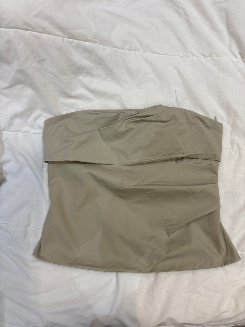 Zara zipper tube top in medium (Category: Others Tops) located in San Juan City. Submitted by chuaaaaaaaa_ (Listing ID 1390373961, Image 1). Description: - flaw is only on the inside (see photo) can be altered - size: Medium can fit S-M Rfs: decluttering 📍bgc, metro manila #zara #zaratop.