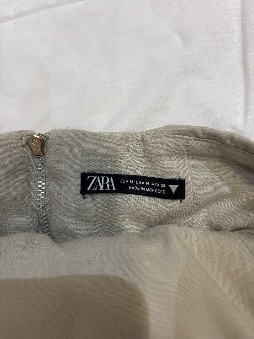 Zara zipper tube top in medium (Category: Others Tops) located in San Juan City. Submitted by chuaaaaaaaa_ (Listing ID 1390373961, Image 3). Description: - flaw is only on the inside (see photo) can be altered - size: Medium can fit S-M Rfs: decluttering 📍bgc, metro manila #zara #zaratop.