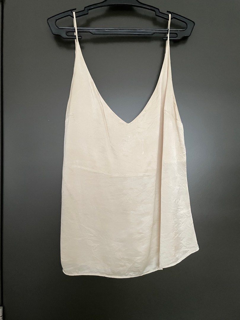 100% Silk Reformation Sexy Top (Category: Sleeveless) located in Rizal. Submitted by ethriftstudios (Listing ID 1393670065, Image 1). Description: .