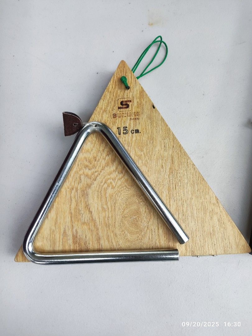 15cm Suzuki Concert Triangle (Category: Musical Instruments) located in Tagum. Submitted by cs1907 (Listing ID 1393707590, Image 2). Description: -Key of F -very nice vibrations -with wooden case - no rod.