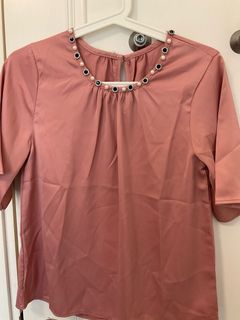 日本品牌粉色珍珠裝飾上衣64241448815873110