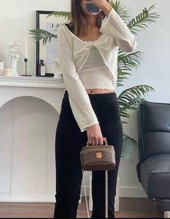 韓國製 一套兩件喇叭袖上衣64239925544065110