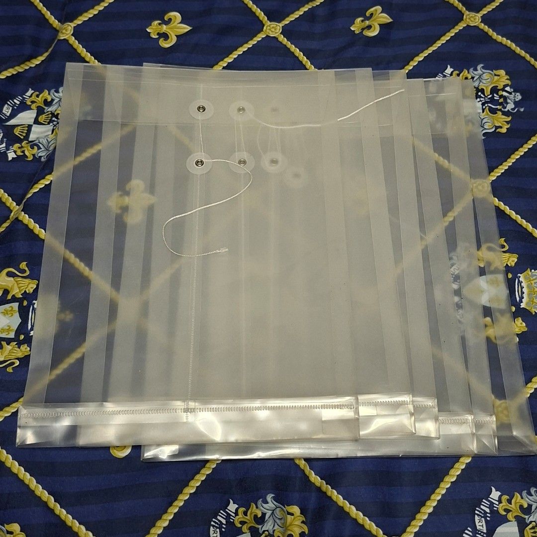 A4 Envelope String Folder (6pcs) (Category: Stationery & School Supplies) located in Singapore. Submitted by edi_the_gr8 (Listing ID 1393792821, Image 2). Description: Selling a bundle of 6 x A4 Envelope String folders at $3! A4 size envelope string folders. Each folder has a string closure. Pack includes 6 pieces. Great for organizing documents and papers. The folders are transparent. Meet up location is flexible anywhere in the West, meet up ti