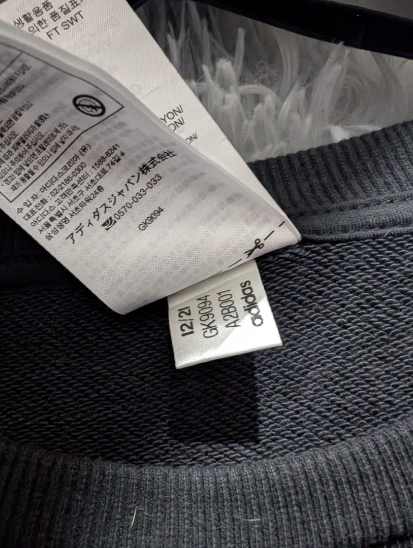 Adidas Crewneck (Category: Activewear) located in Pasay City. Submitted by jaydee05 (Listing ID 1393781792, Image 3). Description: No issues Legit Original Legit 21*26.