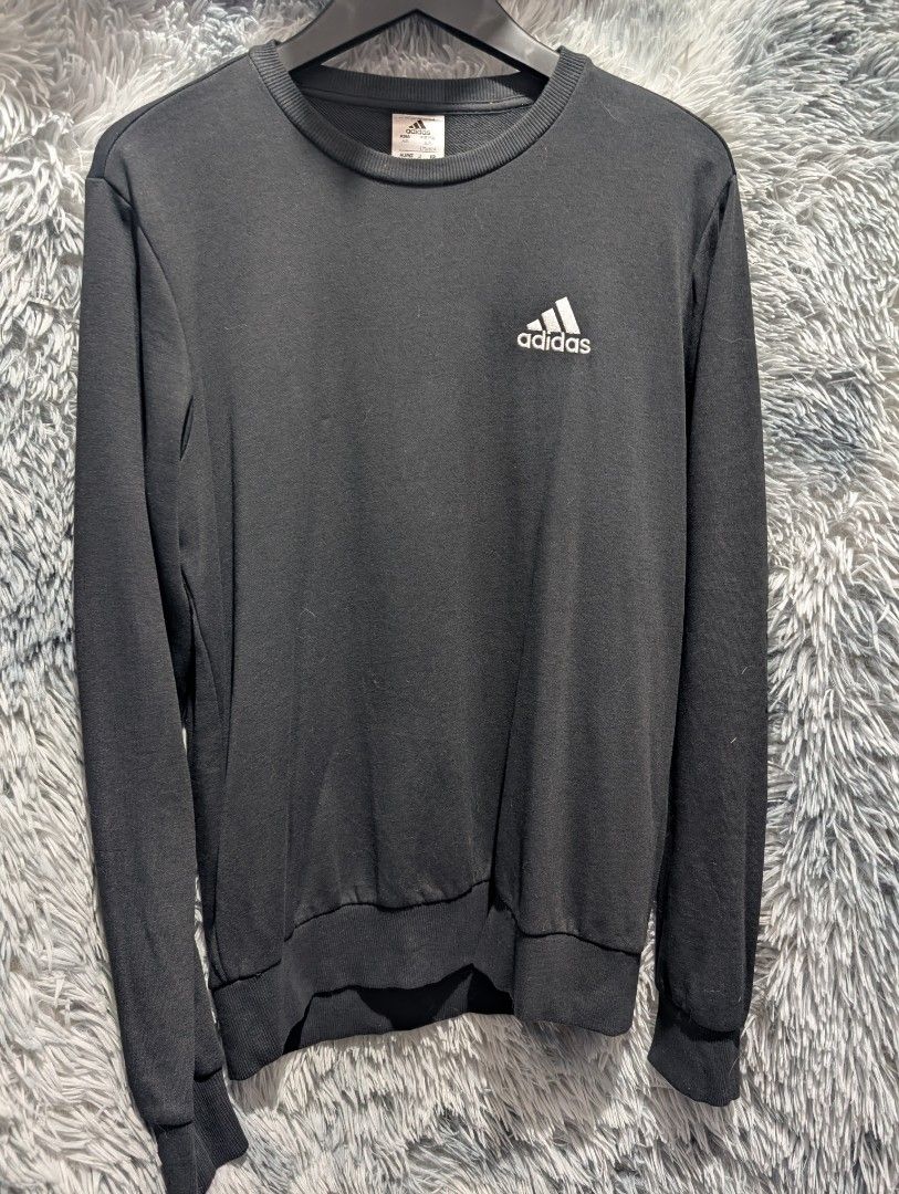 Adidas Crewneck (Category: Activewear) located in Pasay City. Submitted by jaydee05 (Listing ID 1393781792, Image 1). Description: No issues Legit Original Legit 21*26.