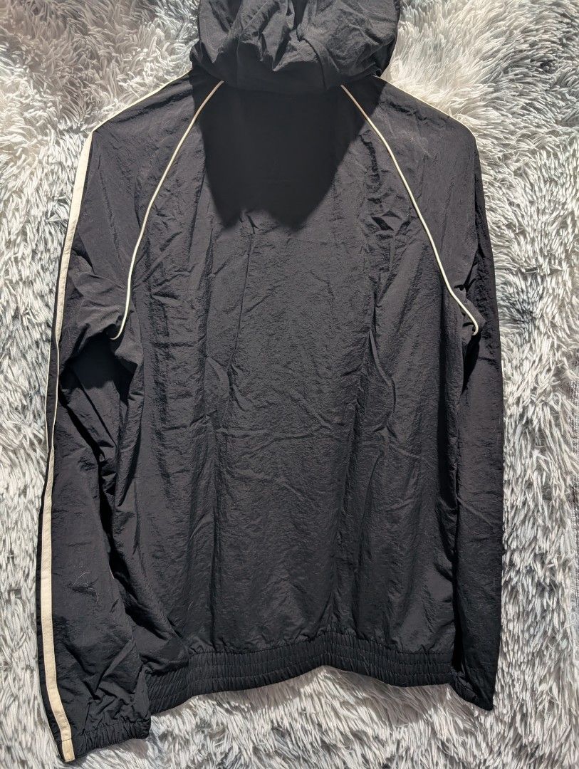 Adidas Zip Hoodie Jacket (Category: Coats, Jackets and Outerwear) located in Pasay City. Submitted by jaydee05 (Listing ID 1393783166, Image 2). Description: No issues Legit Original 21*26 Water Resistant.
