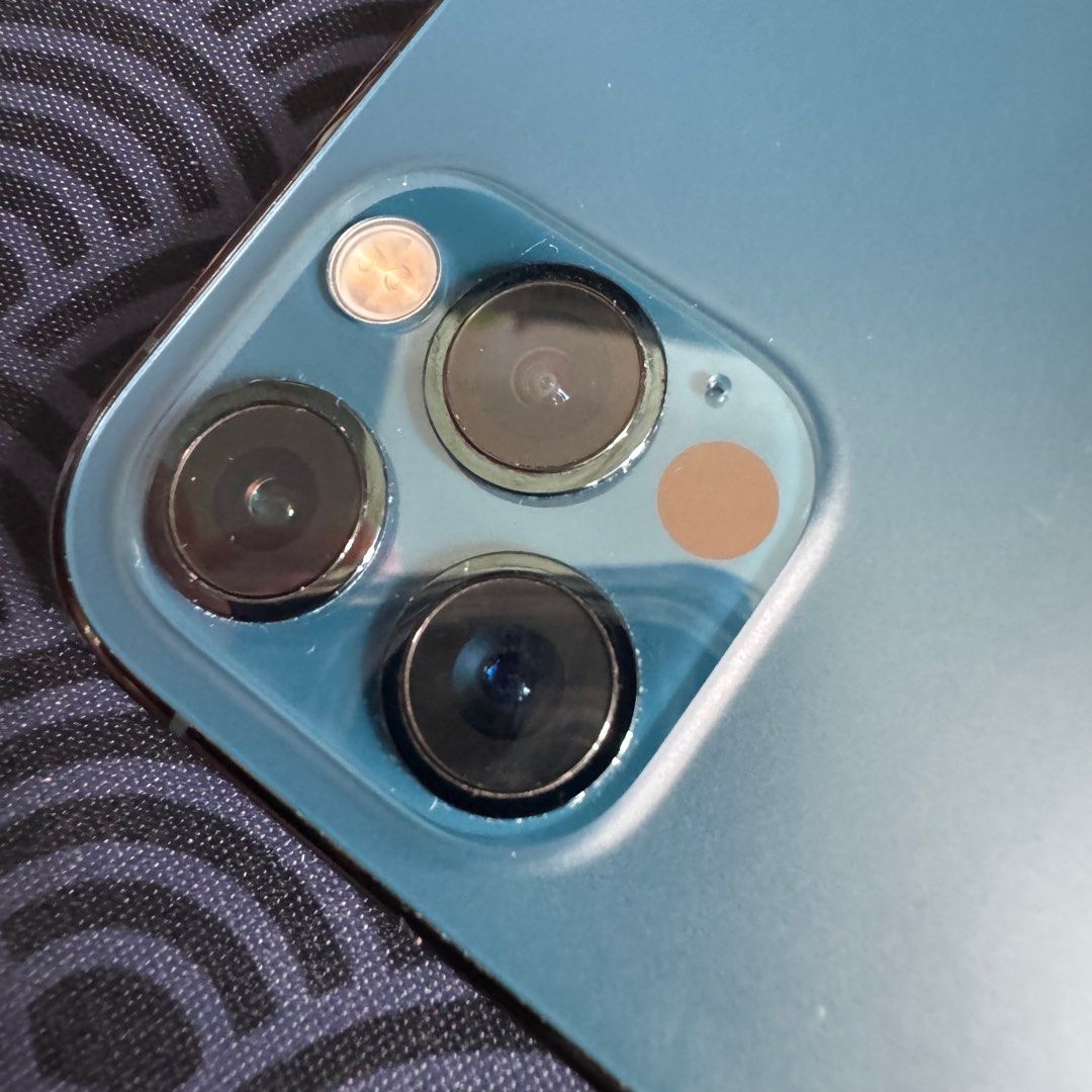 (Category: iPhone 12 Series) located in Singapore. Submitted by hyperunner (Listing ID 1393633342, Image 3). Description: iPhone 12 Pro (Pacific Blue) - No scratches on screen - Clean camera lenses - All buttons fully functional - Comes with original box - battery 98% (changed in apple store) .