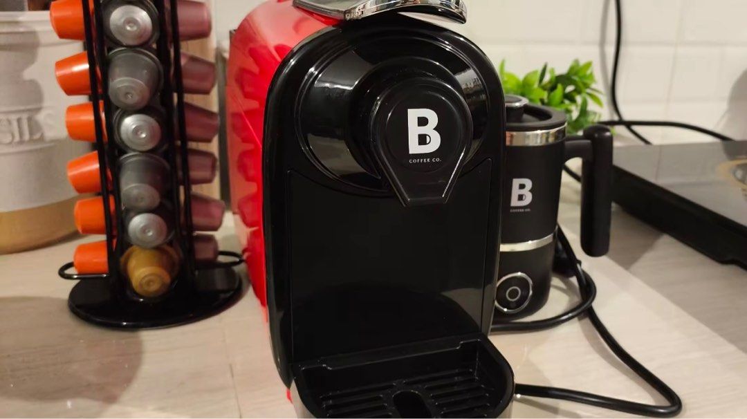 B COFFEE 1 Freshman Coffee Machine (Red) (Category: Coffee Machines & Makers) located in Rizal. Submitted by clv23 (Listing ID 1393677207, Image 2). Description: B Coffee Co. 1 Freshman Coffee Machine Twice lang po nagamit,, All working No issue Like new/ Still in box pa Can provide video sa sure buyer .