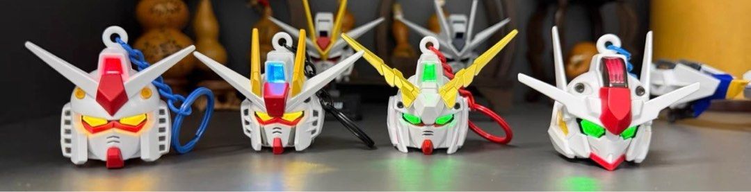 Bandai - SD Gundam Head Key Chain (With Light), Toys