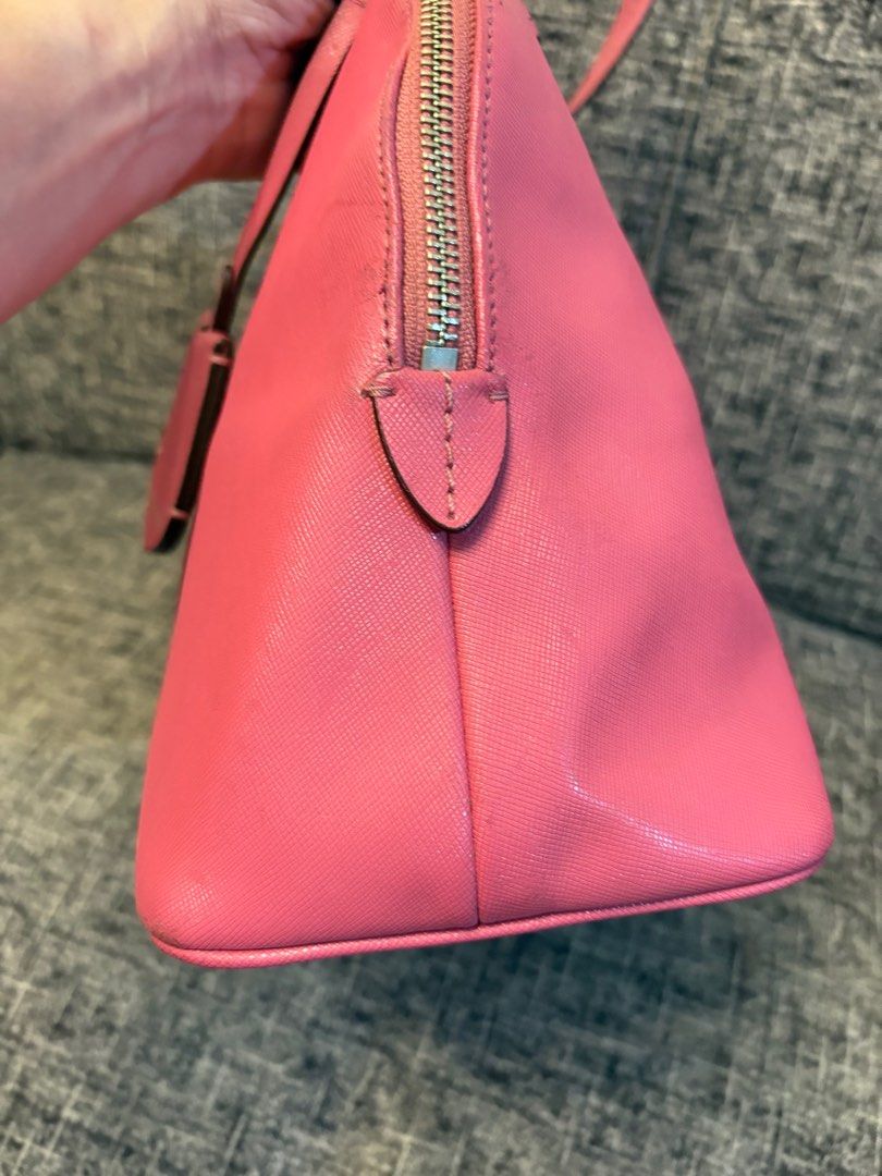 COACH ALMA 14x91/2 inches (Category: Luxury Bags & Wallets) located in Manila. Submitted by jaylo06 (Listing ID 1393686701, Image 2). Description: issue oxidation sa handle and minimal rubs sa handle may creed naka ideal zip naka code makinis and malinis sa may gusto pm lang po thanks.