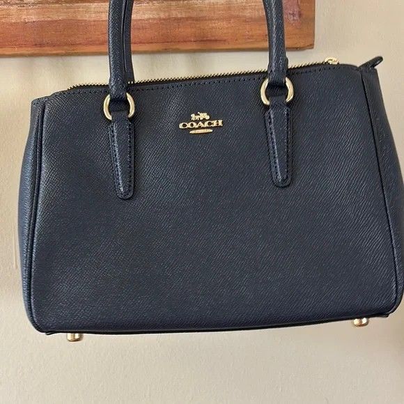 Coach Mini Surrey Caryall Satchell (Category: Luxury Bags & Wallets) located in Cavite. Submitted by yogamutt (Listing ID 1393181865, Image 2). Description: 🍒 bought in Korea 🍎 Leather-grained texture in Navy Blue 🍓 10/10 condition 🥑 rfs: migrating soon.