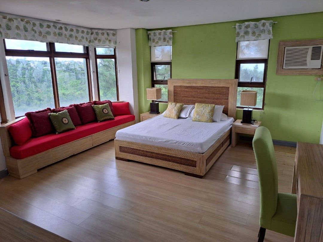 Corner unit with 2 bedroomsà (Category: Apartments & Condos) located in Muntinlupa City. Submitted by irene.andersen (Listing ID 1319189053, Image 3). Description: 2 bedrooms, 1 toilet and bath and a big balcony corner unit fully furnished in Grand Quartier 1. This unit is well maintained and interior designed with a quality furnishing. It has a fantastic view featuring the Pine Trees and greeneries. Updated with taxes and dues. Clean title ..