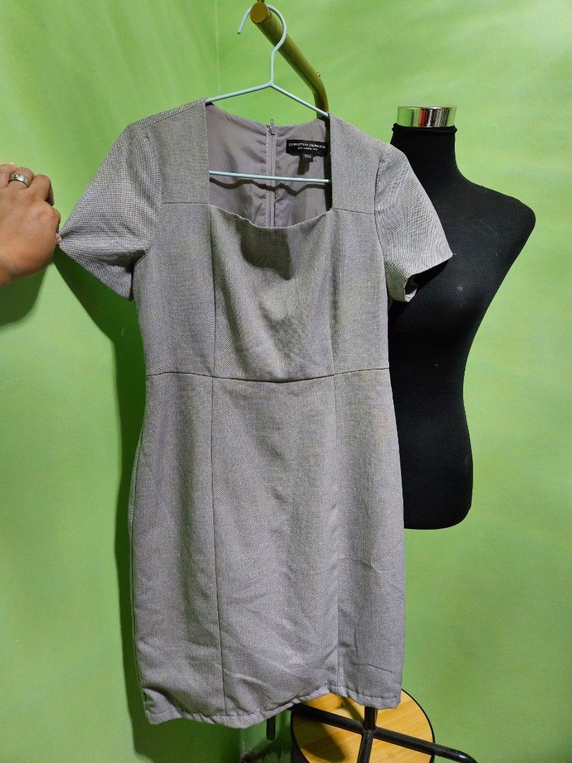 Dorothy Perkins work dress (Category: Dresses) located in Cauayan City . Submitted by milibertad (Listing ID 1393746725, Image 1). Description: Size 38. Runs small. Kaya po hanggang medium frame. May inner lining. Sa likod ang zipper. Maganda pagkakatabas kasi DP brand. Pls do not ask for more pics. Hindi kasi ako mahilig magpapicture..