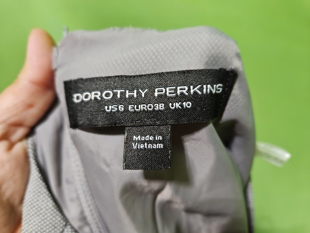 Dorothy Perkins work dress (Category: Dresses) located in Cauayan City . Submitted by milibertad (Listing ID 1393746725, Image 2). Description: Size 38. Runs small. Kaya po hanggang medium frame. May inner lining. Sa likod ang zipper. Maganda pagkakatabas kasi DP brand. Pls do not ask for more pics. Hindi kasi ako mahilig magpapicture..