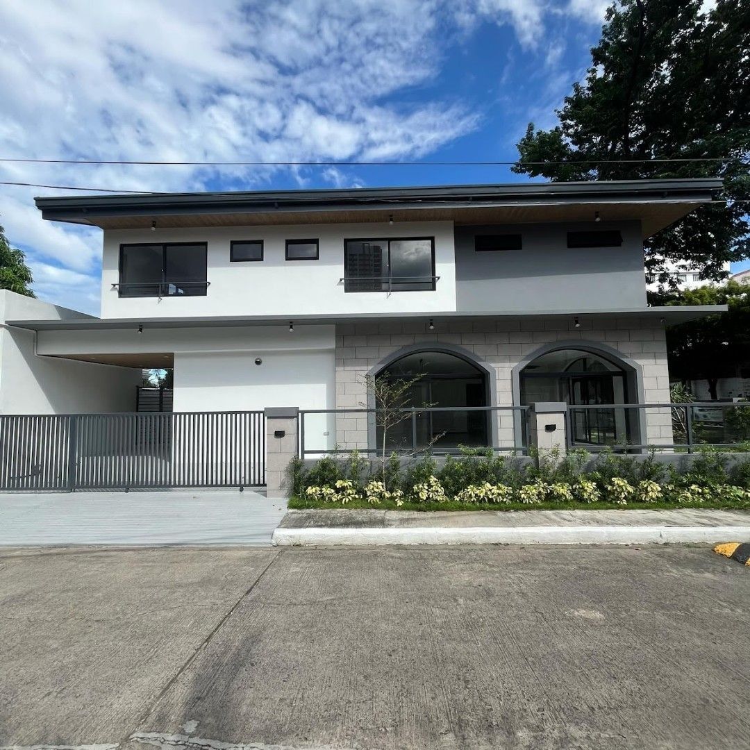 For Sale: 5BR House Alabang (Category: House & Lot) located in Manila. Submitted by christian_david (Listing ID 1393630607, Image 1). Description: For Sale Brand new house located in Tierra Nueva Alabang, Muntinlupa City Lot Area: 344 square meters Floor Area: 478 square meters corner lot 5BR all with Toilet and Bath Maid's room Driver's room Attic 3 car garage .