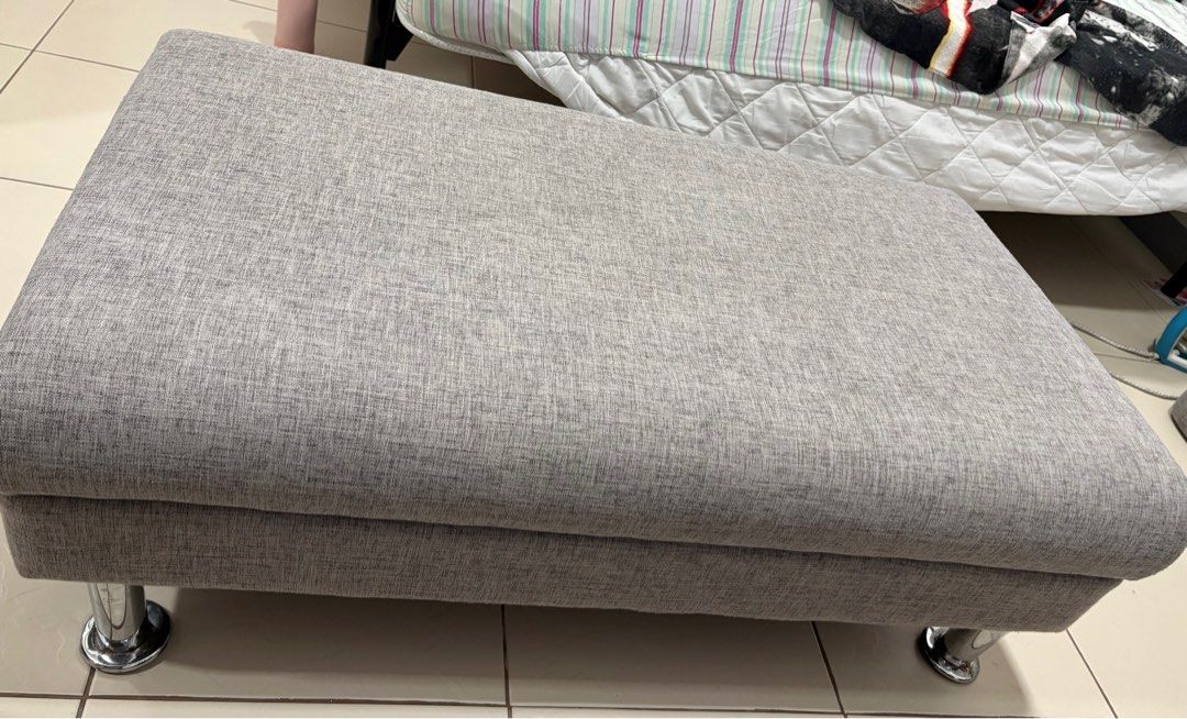 GRAY SOFA COUCH (Category: Sofas) located in Mandaluyong City. Submitted by annab11 (Listing ID 1393650344, Image 3). Description: Pm for inquiries!.