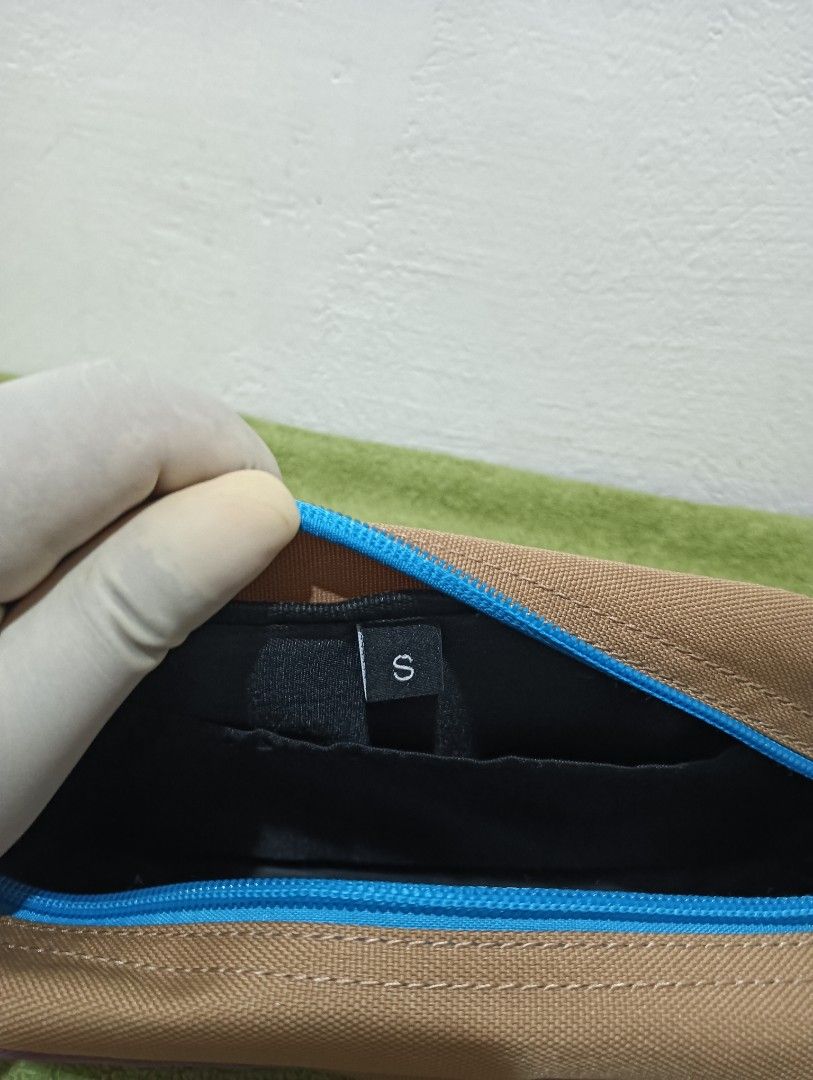 Gregory cross body bag/waist bag (Category: Sling Bags) located in Balamban. Submitted by doblas123 (Listing ID 1393711653, Image 2). Description: small size no flaws.
